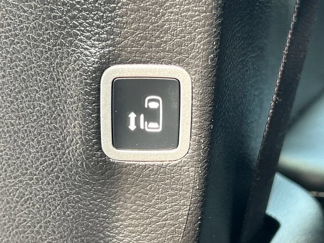Used 2025 Chrysler Pacifica Select w/ Uconnect Theater Family Group AWD/4WD image 38