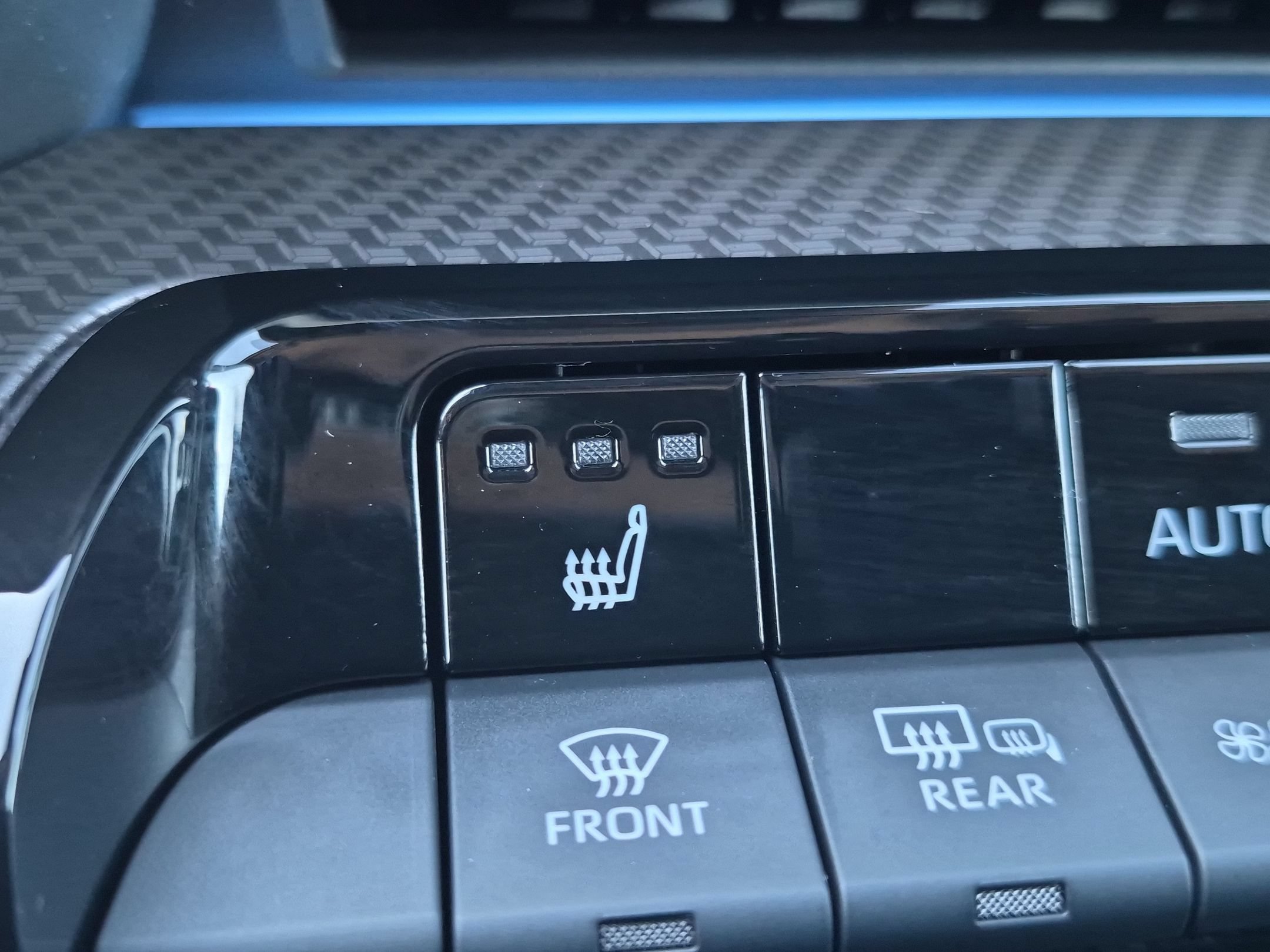Used 2025 Toyota Prius XLE AWD/4WD image 20
