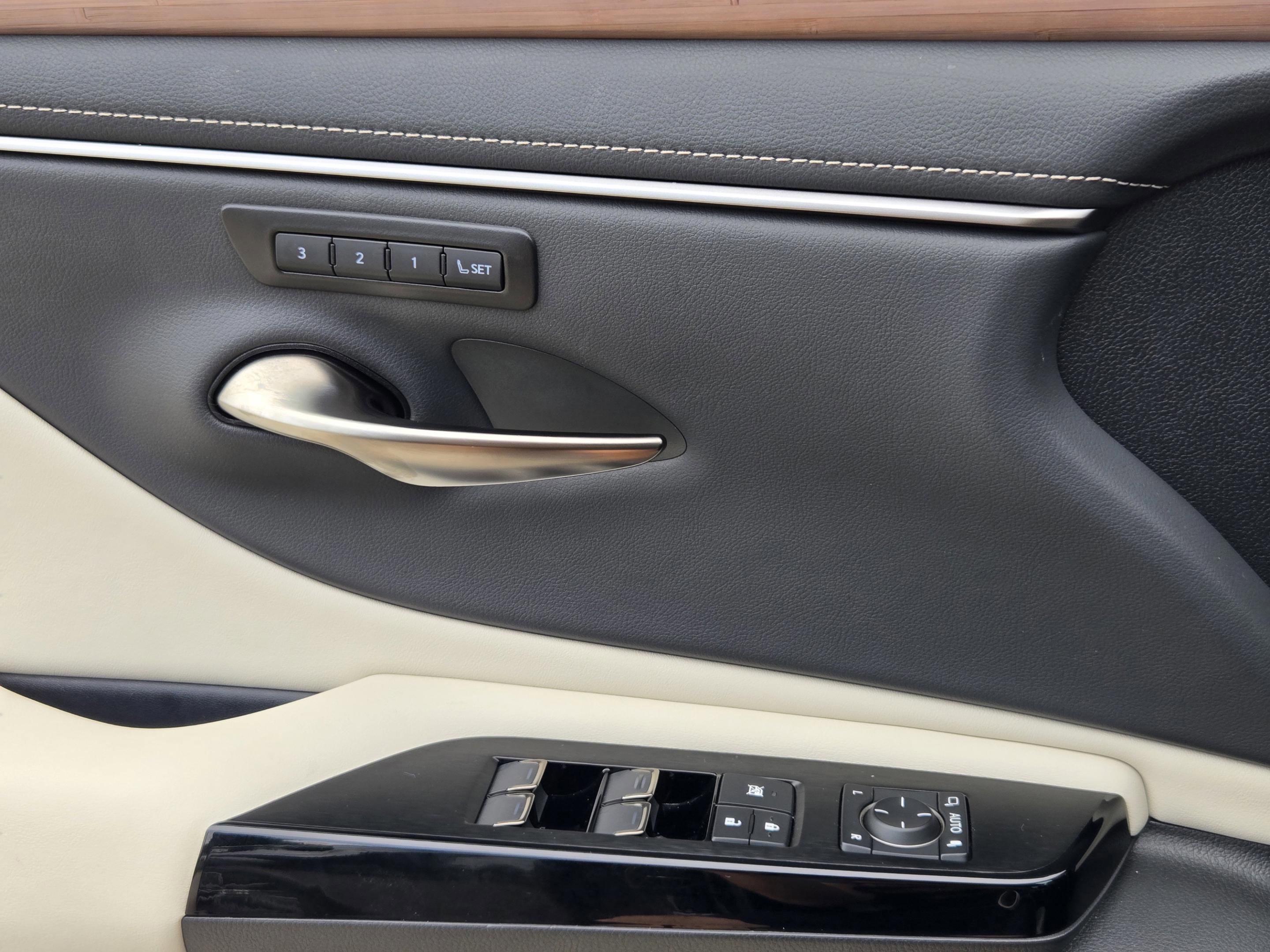 Used 2025 Lexus ES 350 Premium w/ Premium Package FWD image 22