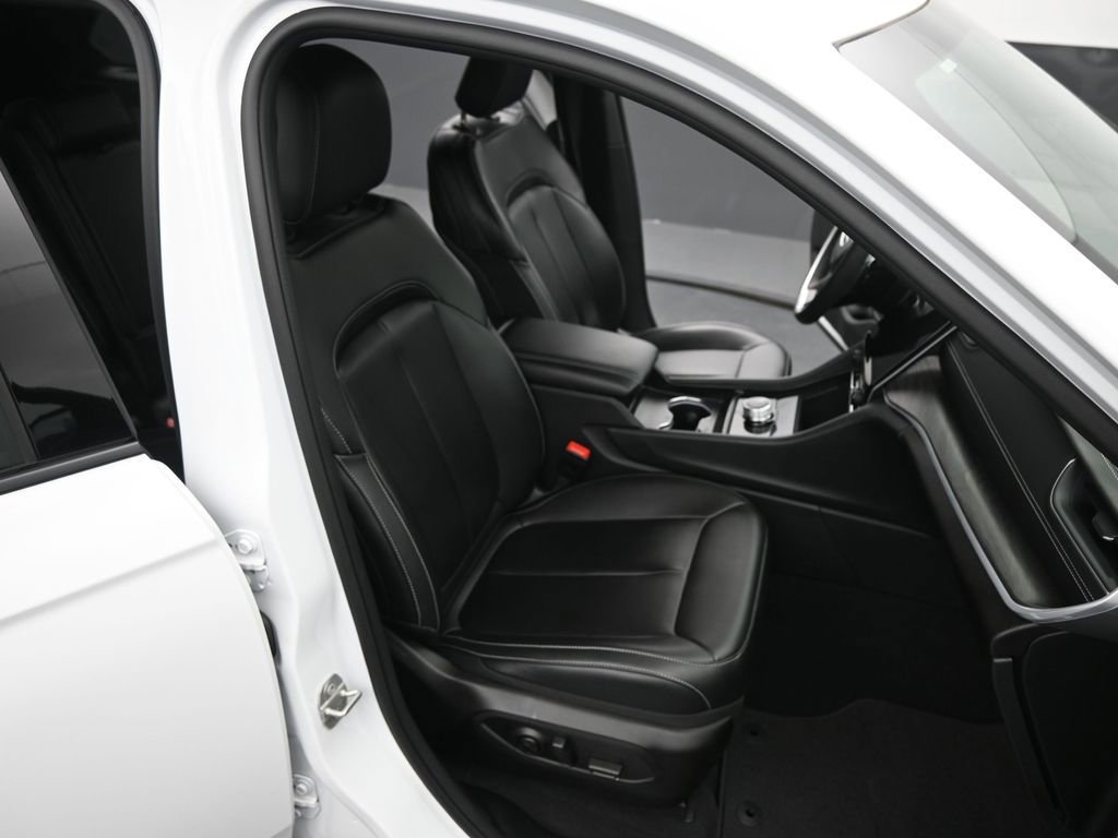 Used 2024 Jeep Grand Cherokee Limited image 19