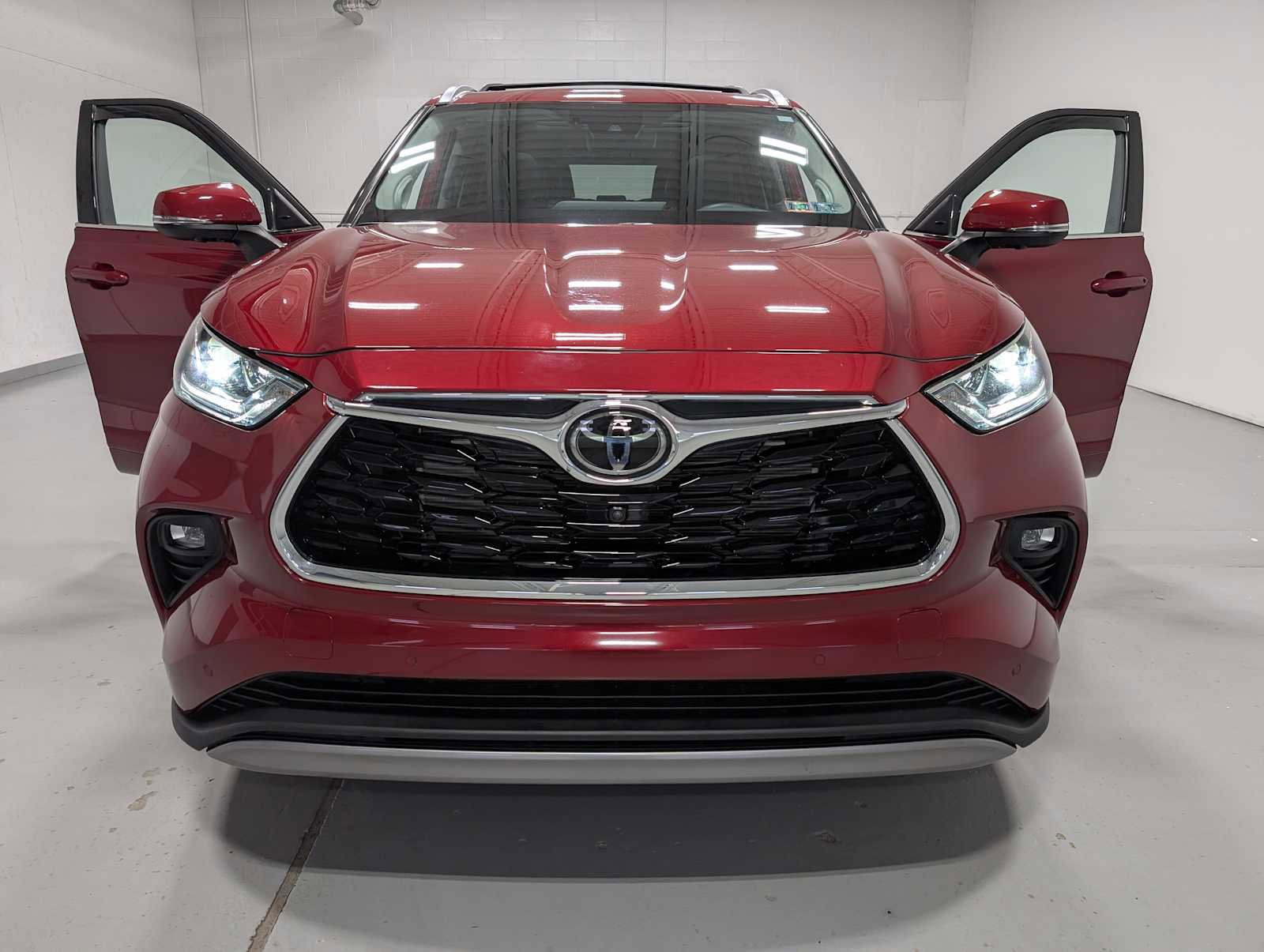 Used 2024 Toyota Highlander Platinum image 15