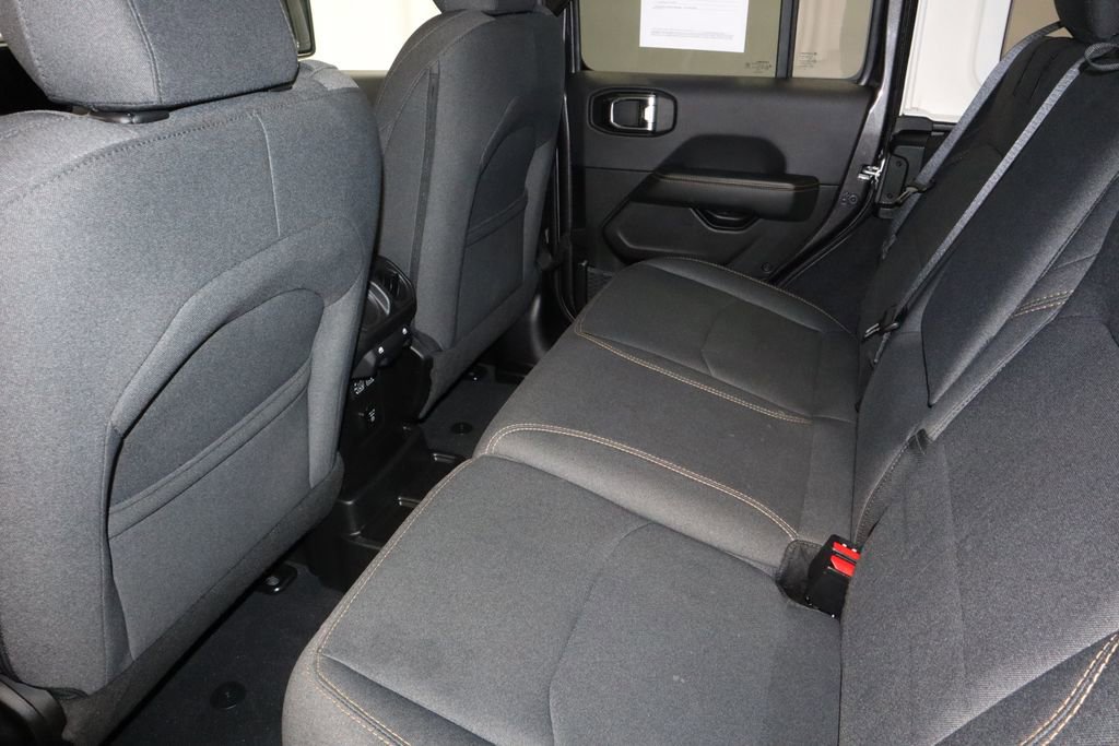 Used 2025 Jeep Wrangler Unlimited Sahara image 19