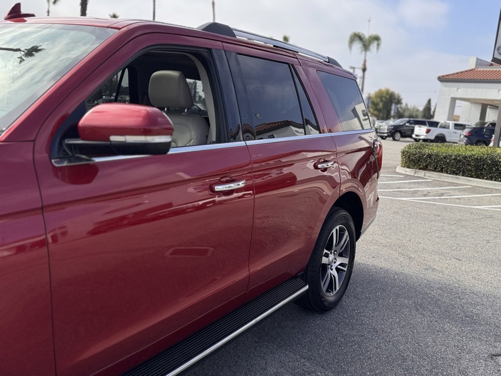 Used 2022 Ford Expedition Limited image 9