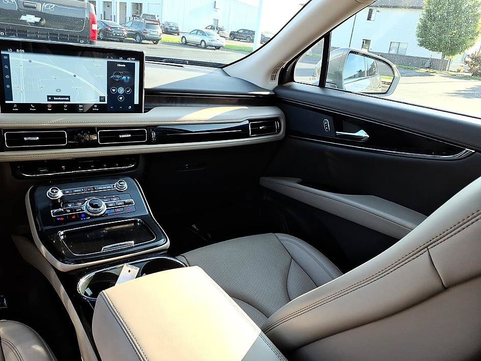 Used 2023 Lincoln Nautilus Reserve AWD/4WD image 23