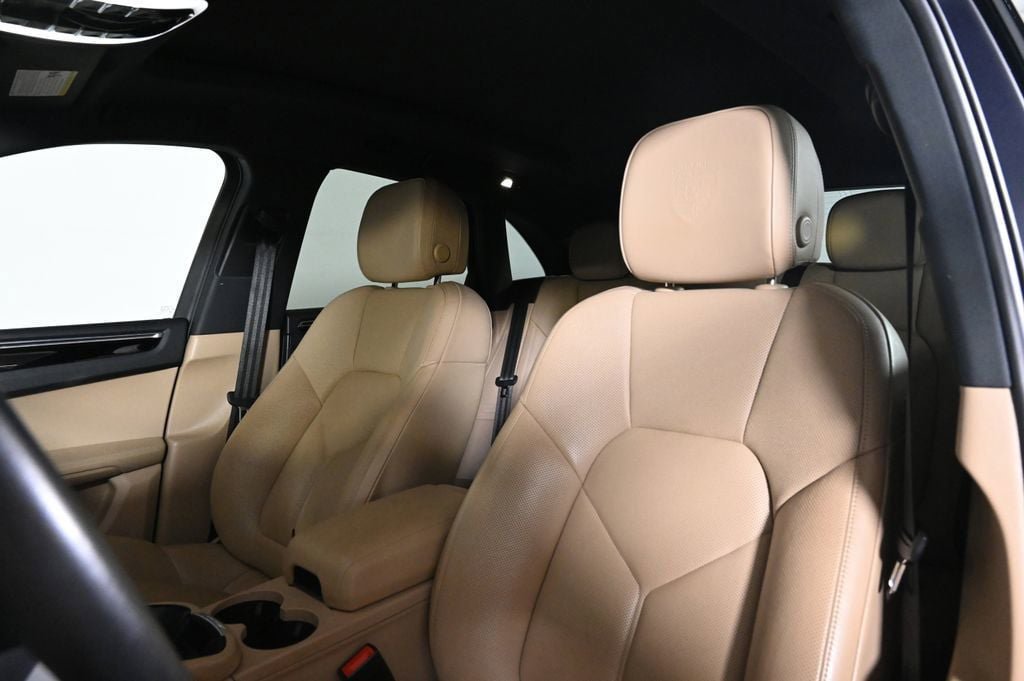 Certified 2023 Porsche Macan AWD/4WD image 5