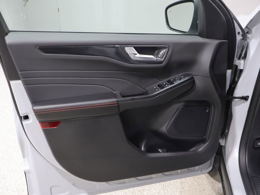 Used 2025 Ford Escape ST-Line Select AWD/4WD image 13