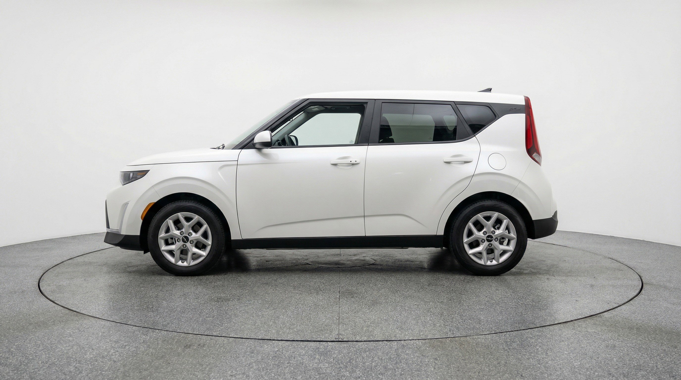 Used 2025 Kia Soul LX w/ LX Technology Package image 5