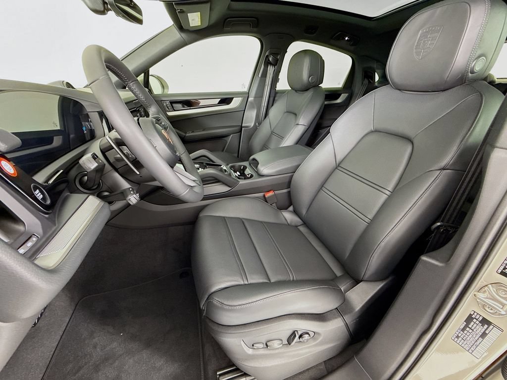 New 2026 Porsche Cayenne E-Hybrid Coupe AWD/4WD image 5