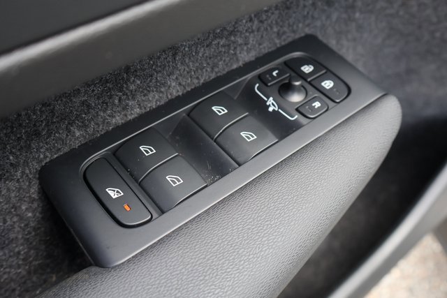 Used 2023 Volvo XC40 B5 Ultimate w/ Protection Package Premier image 11
