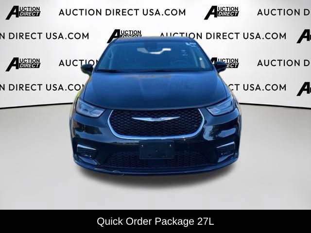 Used 2023 Chrysler Pacifica Touring-L image 2