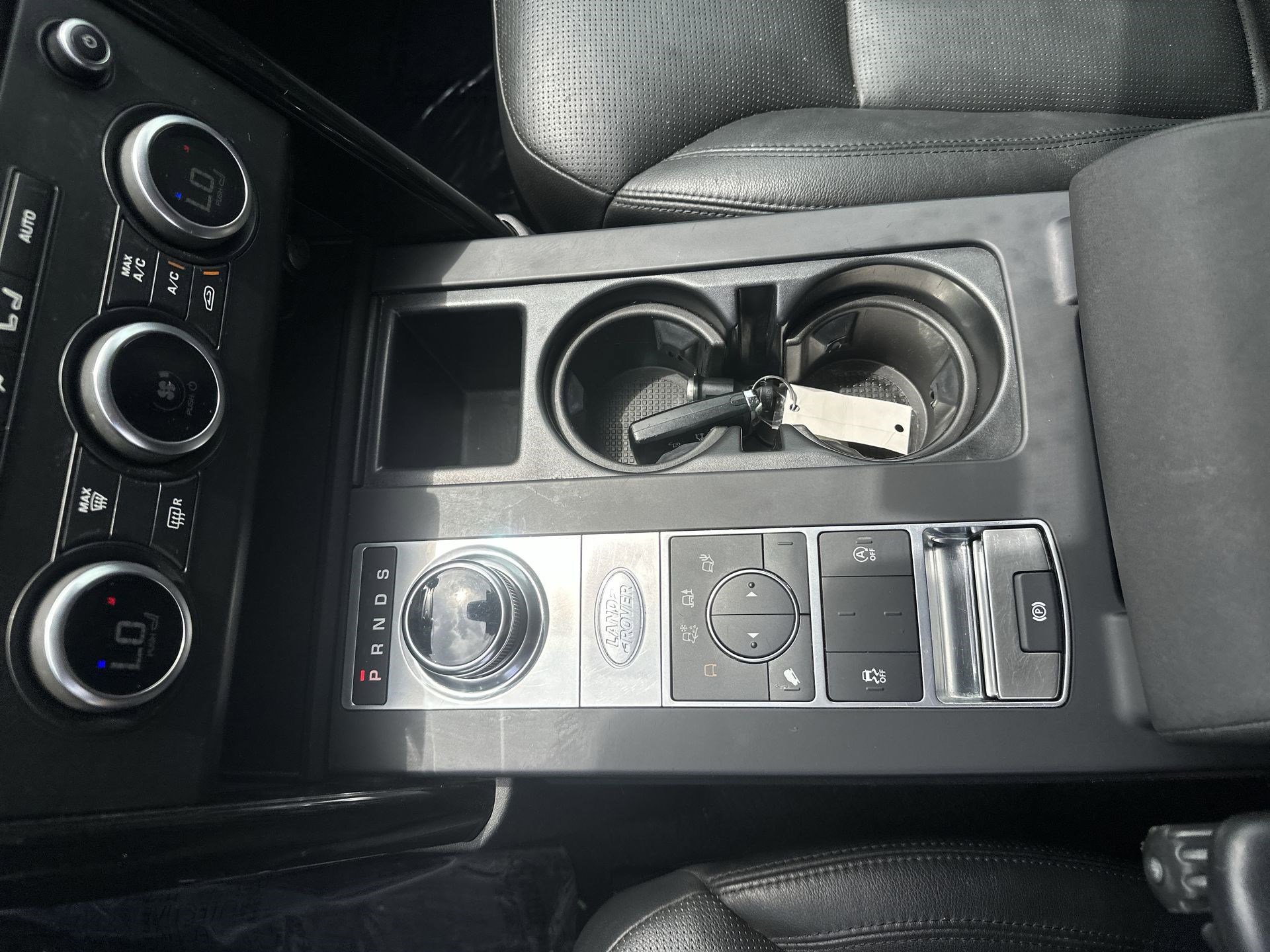 Used 2020 Land Rover Discovery SE image 21