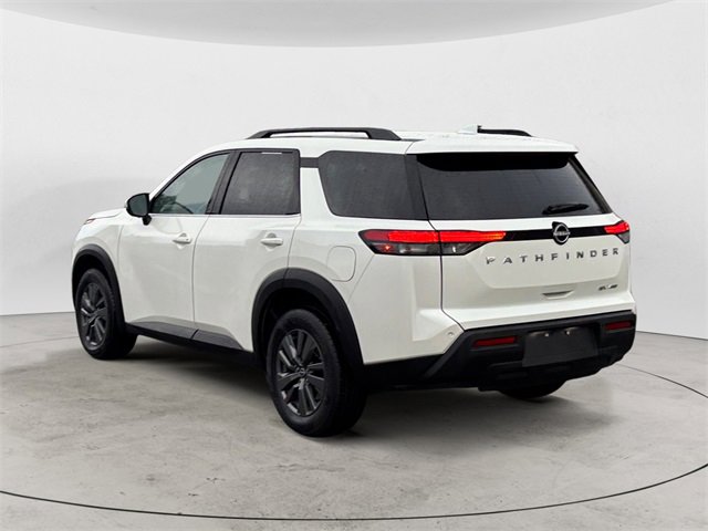 Used 2024 Nissan Pathfinder SV image 3