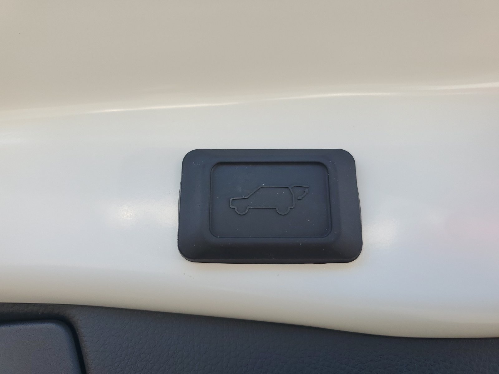 Used 2025 Toyota RAV4 XLE Premium w/ Weather Package FWD image 10