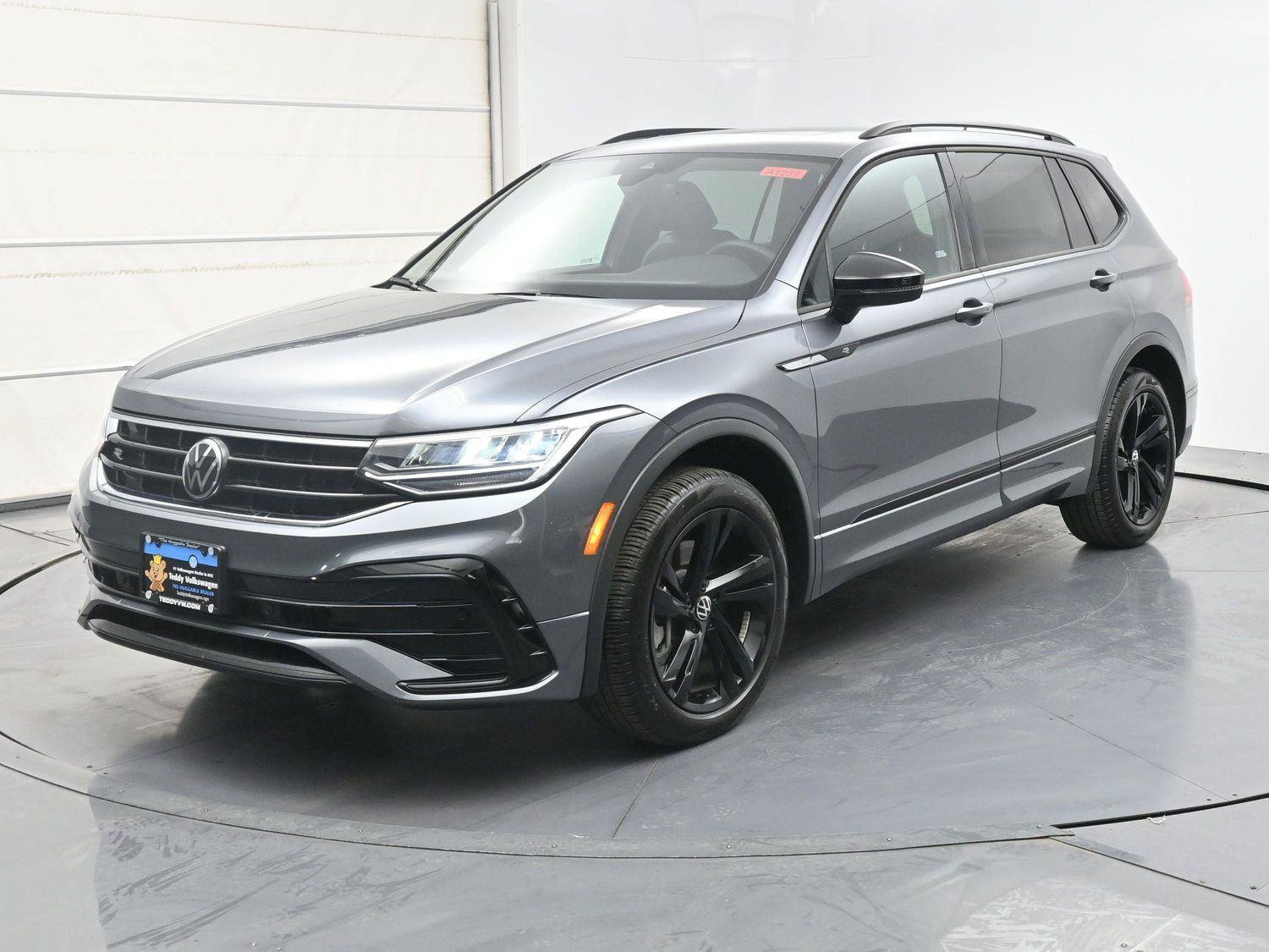 Certified 2024 Volkswagen Tiguan SE R-Line AWD/4WD image 1