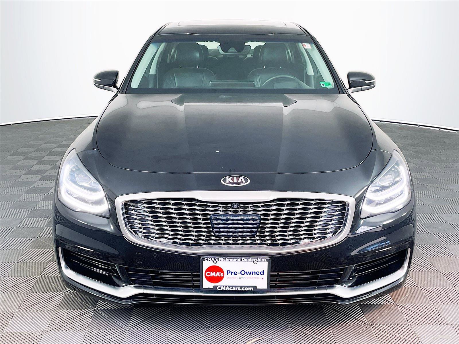 Used 2019 Kia K900 Luxury w/ VIP Package image 2