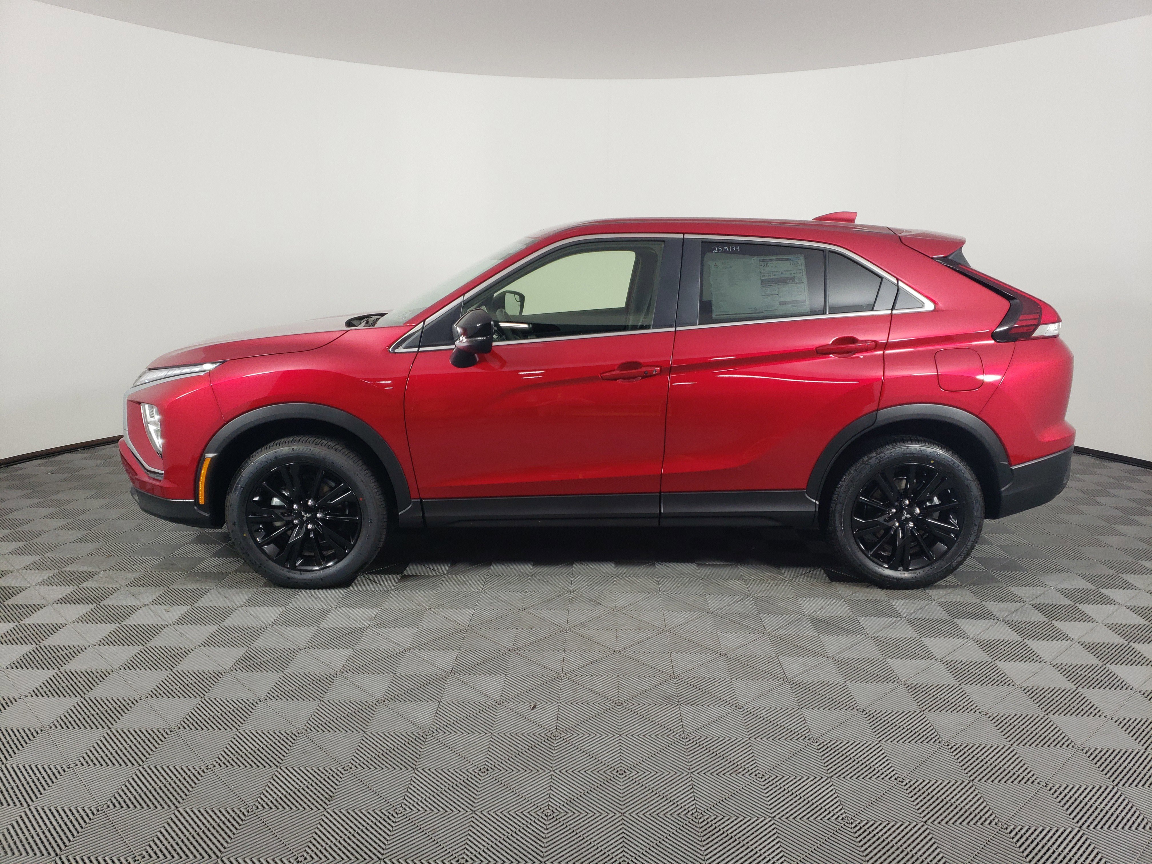 New 2025 Mitsubishi Eclipse Cross LE image 3