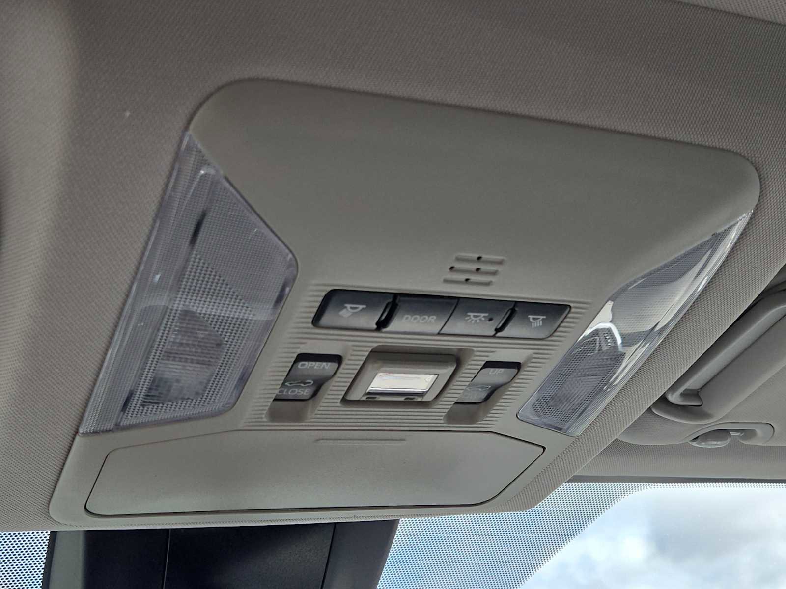 Used 2020 Toyota RAV4 XLE Premium image 30