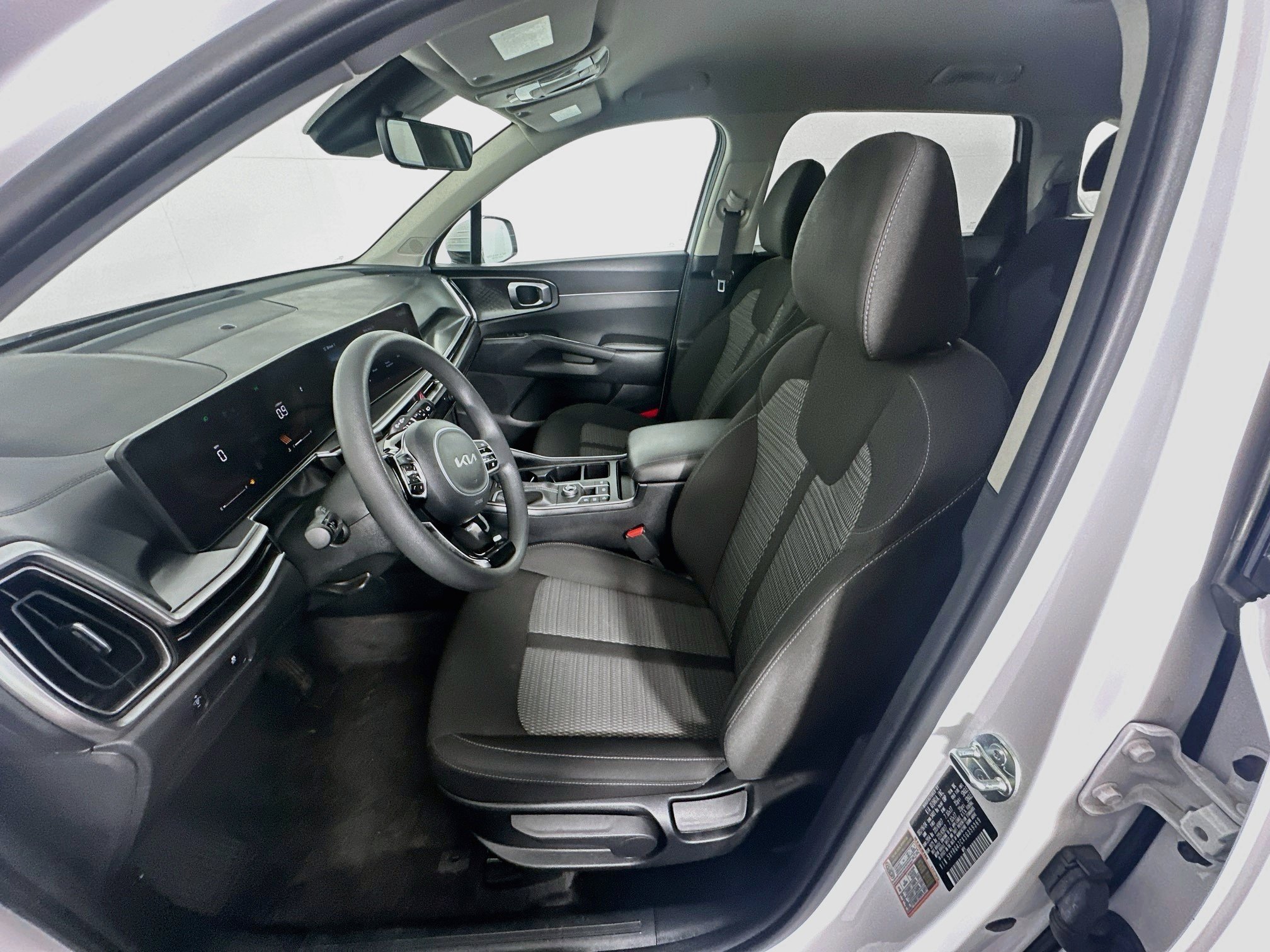 Used 2025 Kia Sorento LX FWD image 13