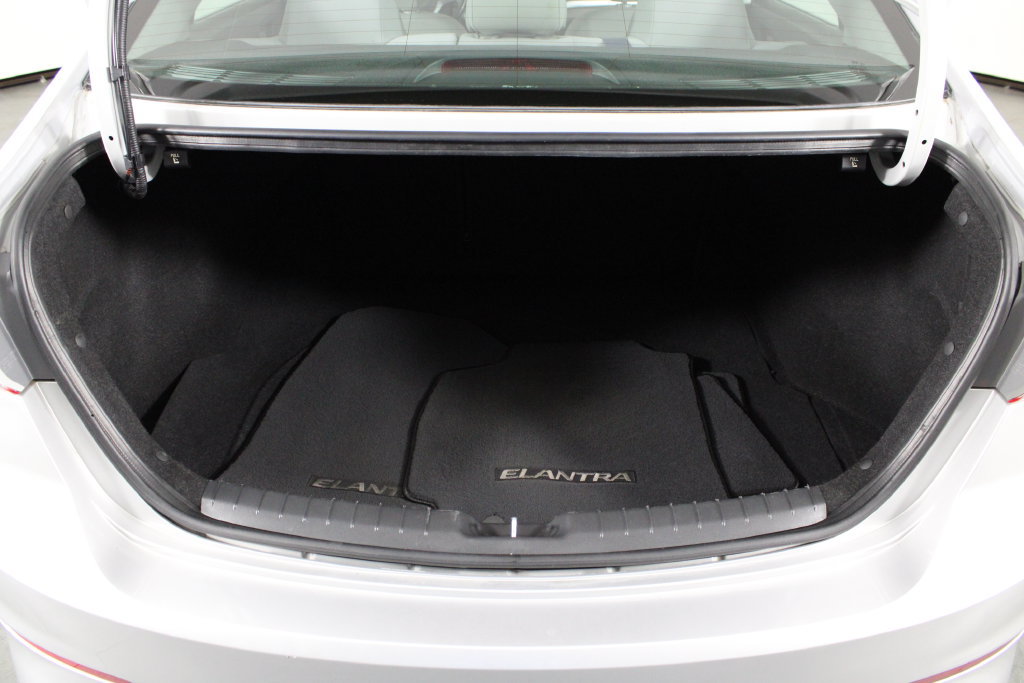 Used 2018 Hyundai Elantra Value Edition FWD image 16