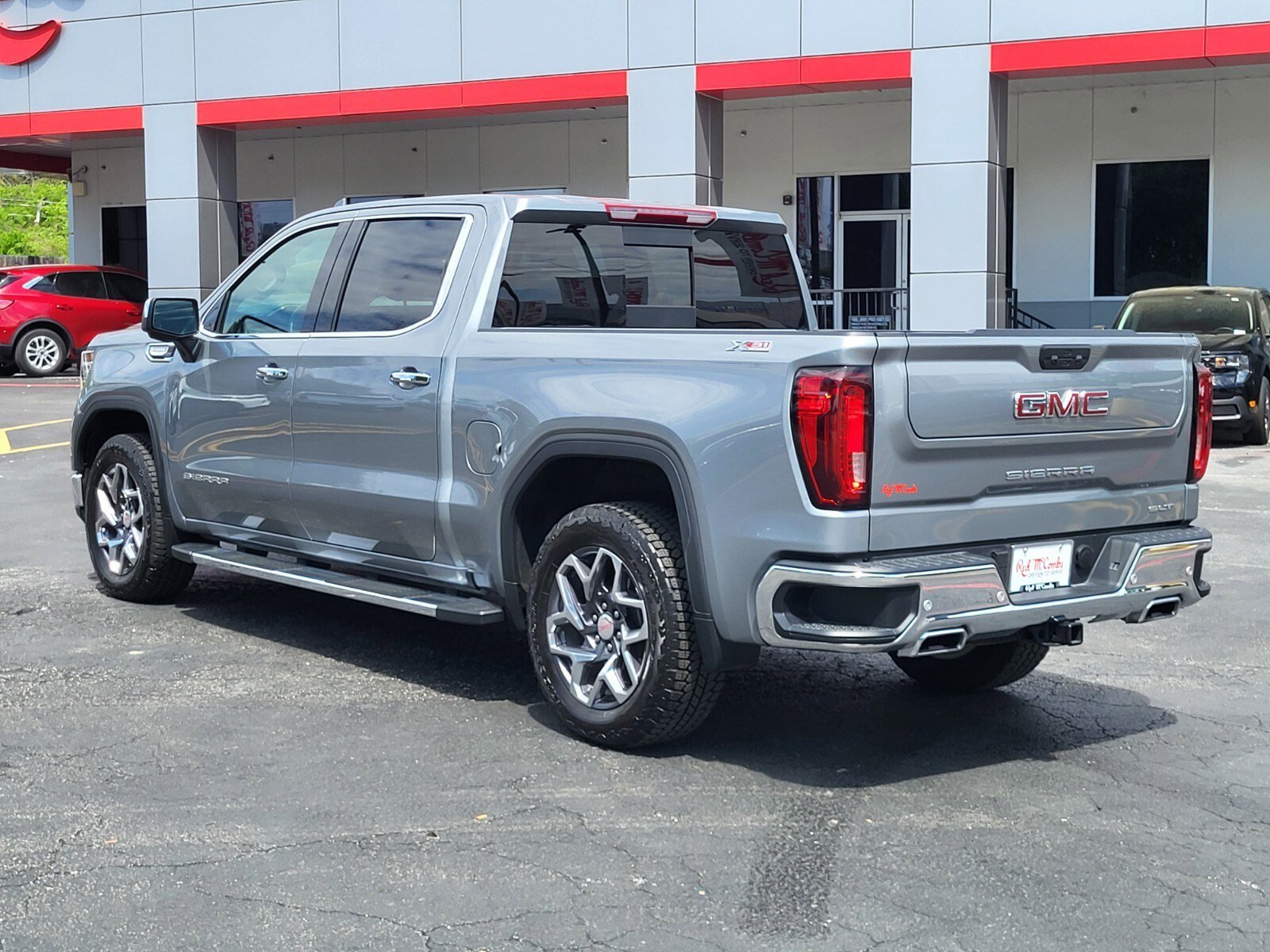 Used 2026 GMC Sierra 1500 SLT image 6