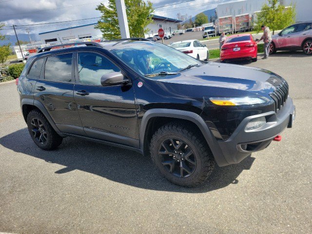 Used 2017 Jeep Cherokee Trailhawk w/ Trailer Tow Group image 7