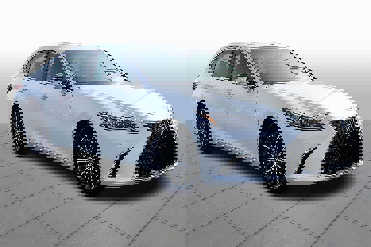 Certified 2022 Lexus ES 350 w/ Premium Package image 3