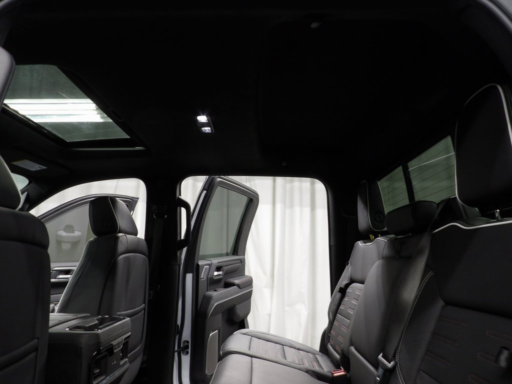 Used 2025 GMC Sierra 2500 AT4X image 14