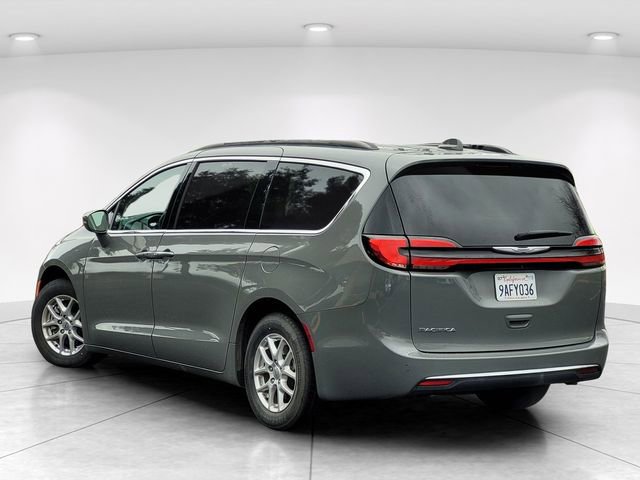 Used 2022 Chrysler Pacifica Touring-L image 5
