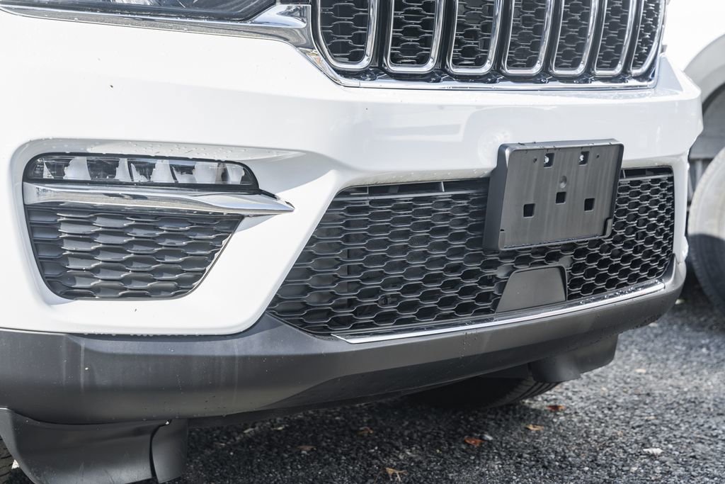 Used 2023 Jeep Grand Cherokee 4WD 4xe image 12