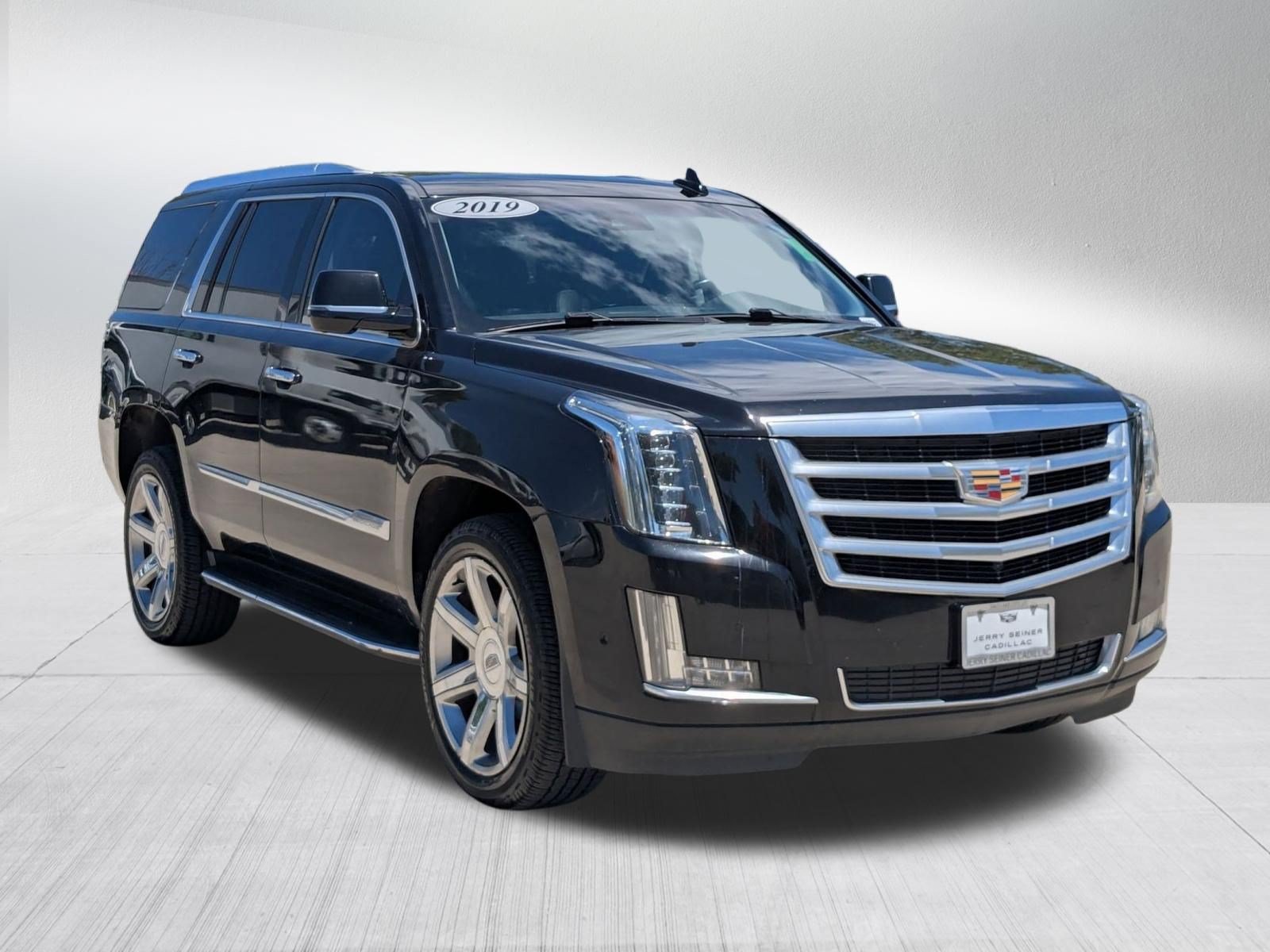 Used 2019 Cadillac Escalade Luxury AWD/4WD image 7