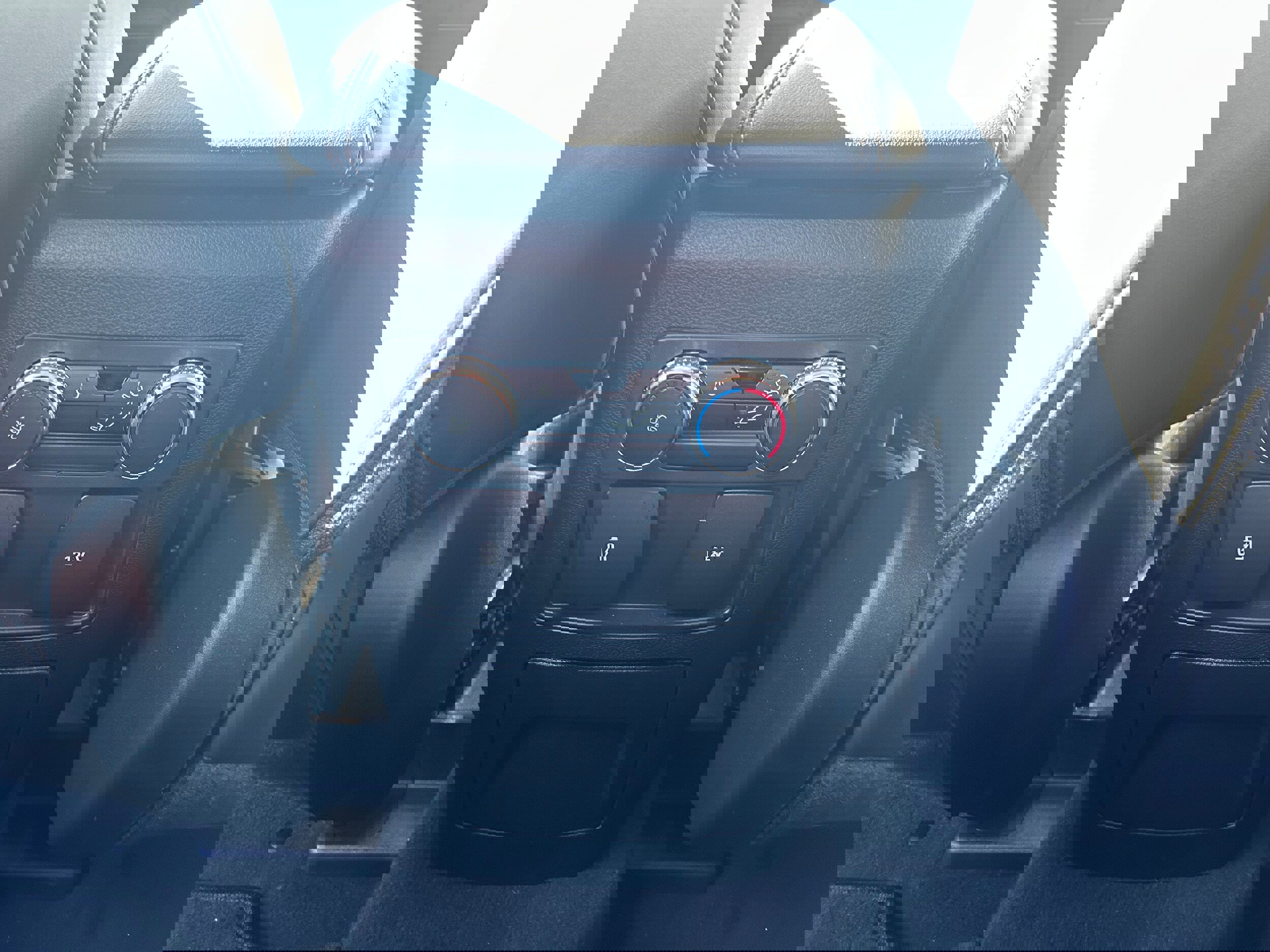 Used 2022 Ford Explorer XLT w/ Equipment Group 202A image 9