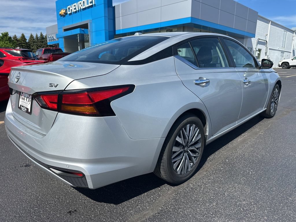 Used 2024 Nissan Altima 2.5 SV FWD image 4