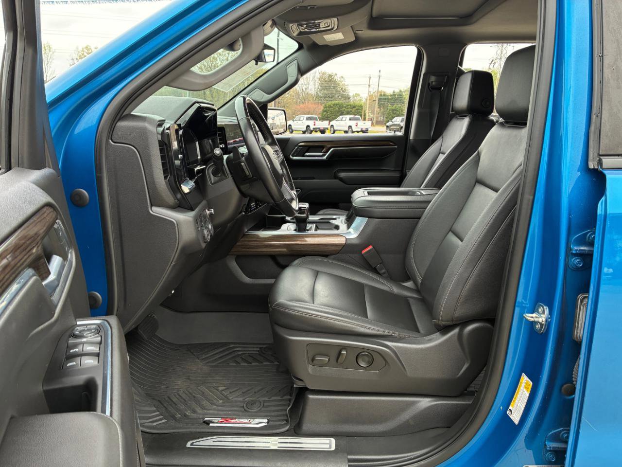 Used 2022 Chevrolet Silverado 1500 LT Trail Boss w/ LT Trail Boss Premium Package AWD/4WD image 14