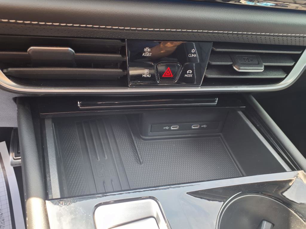 Certified 2025 Volkswagen Atlas SEL Premium R-Line image 18