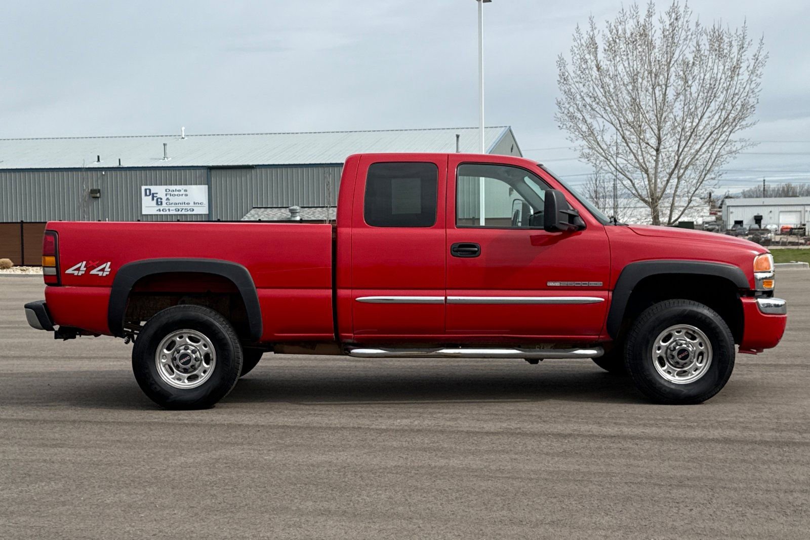 Used 2006 GMC Sierra 2500 SLE w/ Skid Plate Package AWD/4WD image 3