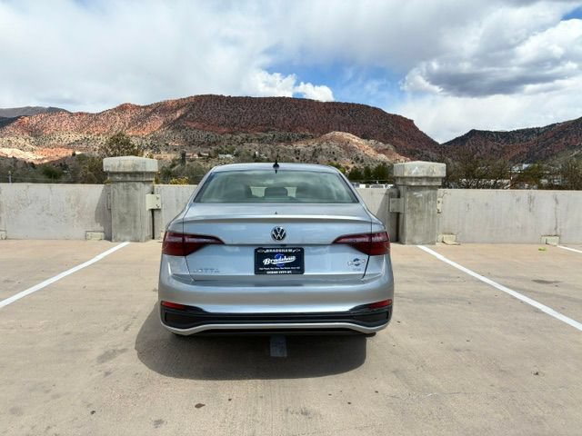 Used 2024 Volkswagen Jetta SE FWD image 7