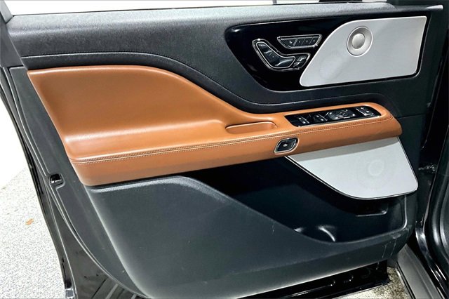 Used 2021 Lincoln Aviator Reserve w/ Equipment Group 202A image 21