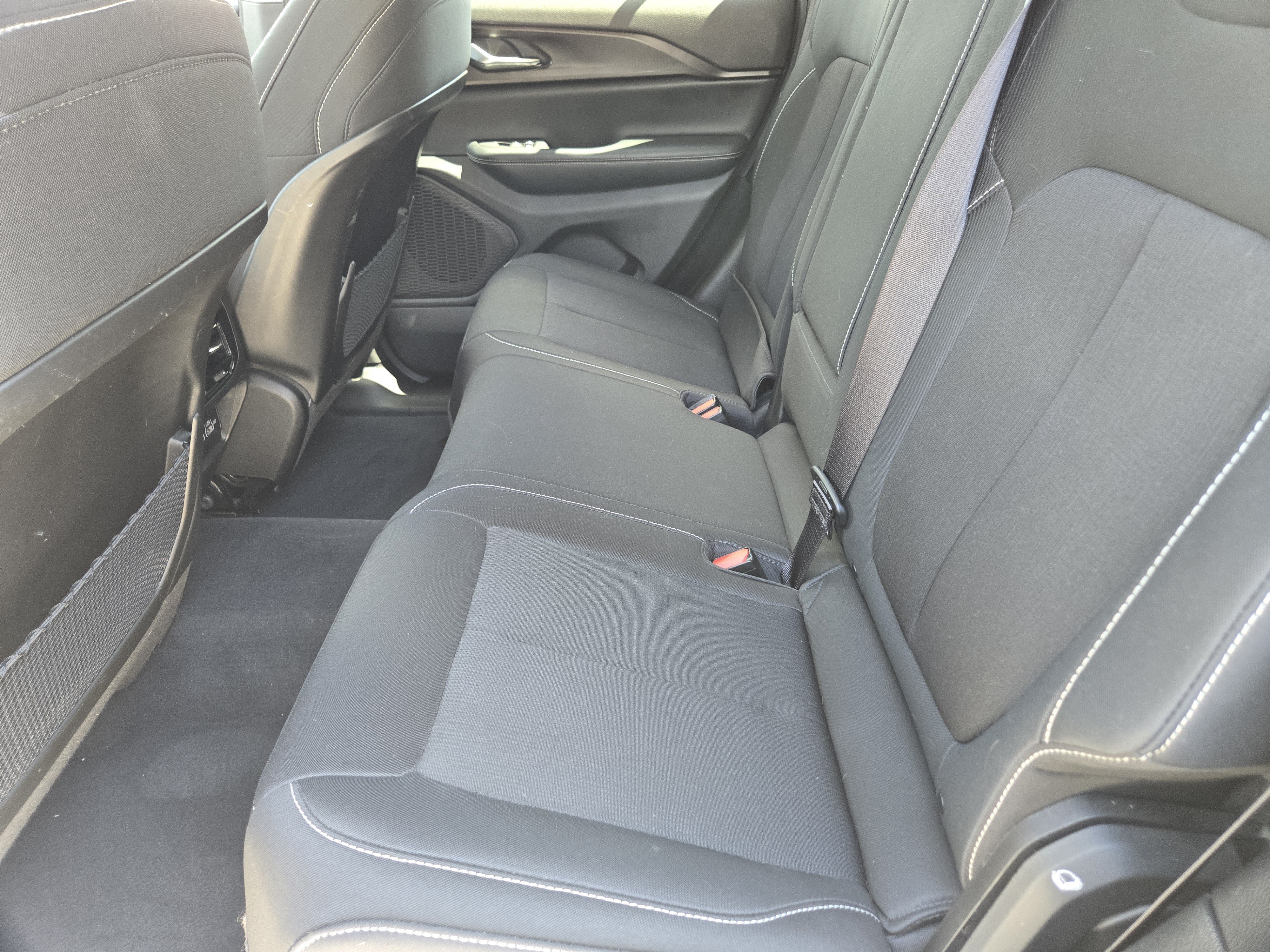 Used 2023 Jeep Grand Cherokee Laredo w/ Luxury Tech Group I AWD/4WD image 27