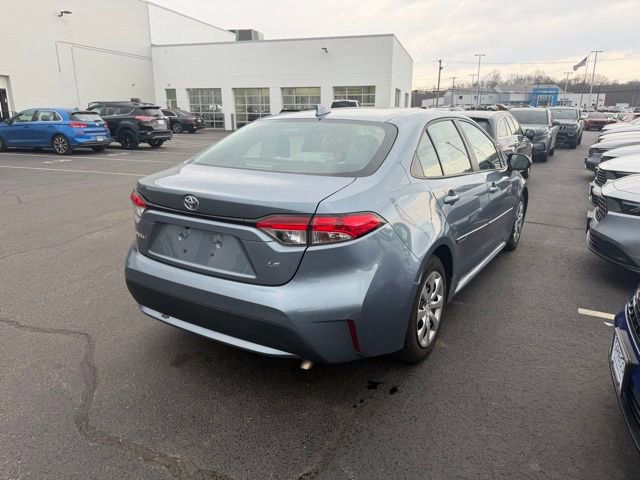 Used 2021 Toyota Corolla LE image 2