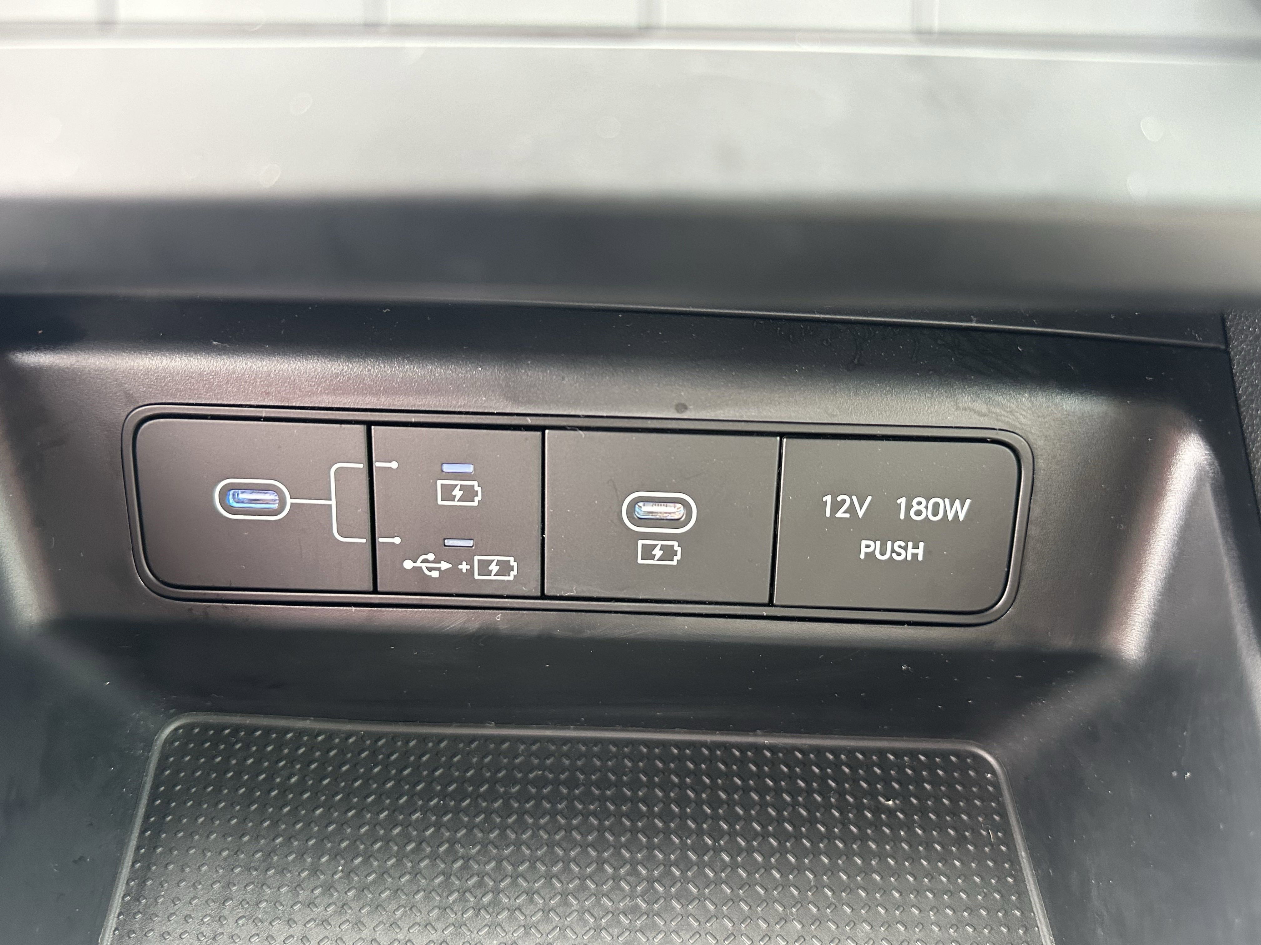 Used 2025 Hyundai Tucson SE image 31