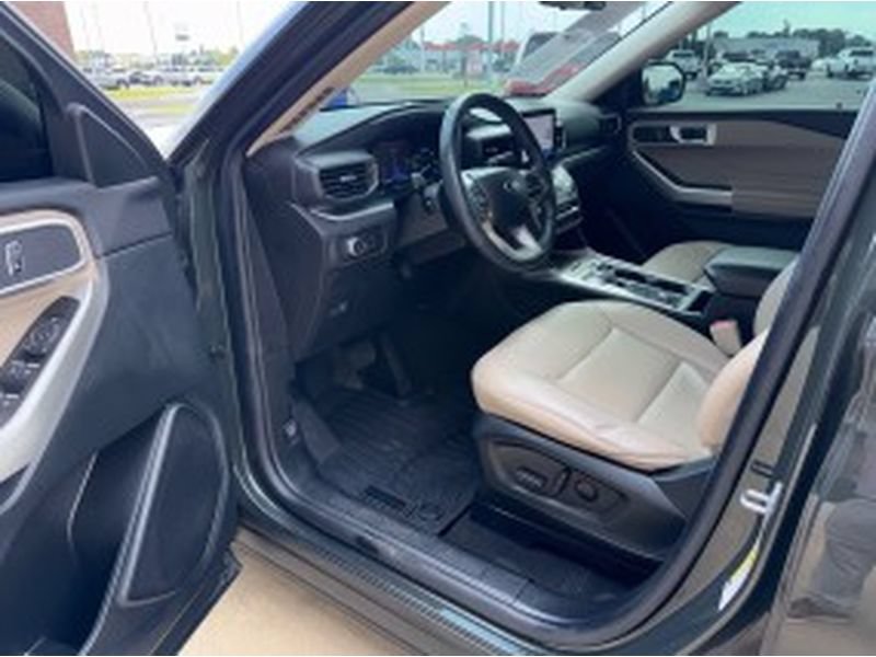 Used 2022 Ford Explorer XLT w/ Equipment Group 202A AWD/4WD image 10