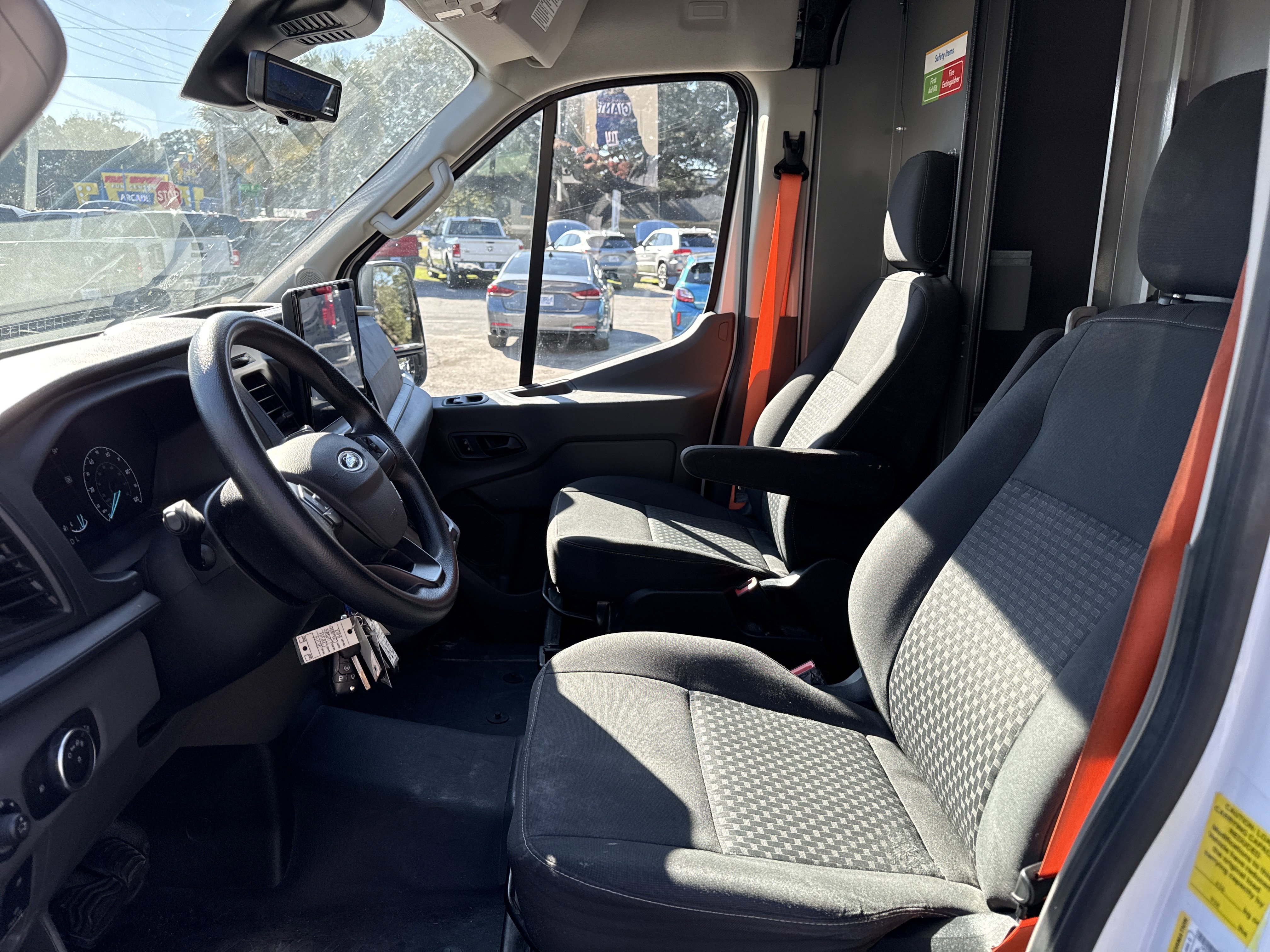 Used 2022 Ford E-Transit 148 High Roof Extended image 9