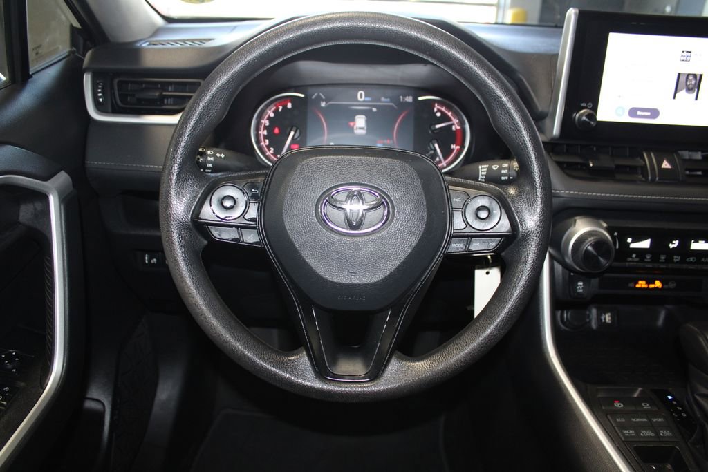 Used 2023 Toyota RAV4 LE AWD/4WD image 17