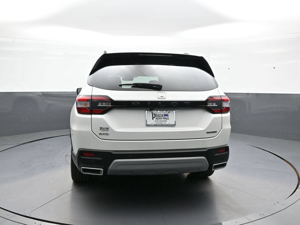 Certified 2024 Honda Pilot Touring image 7