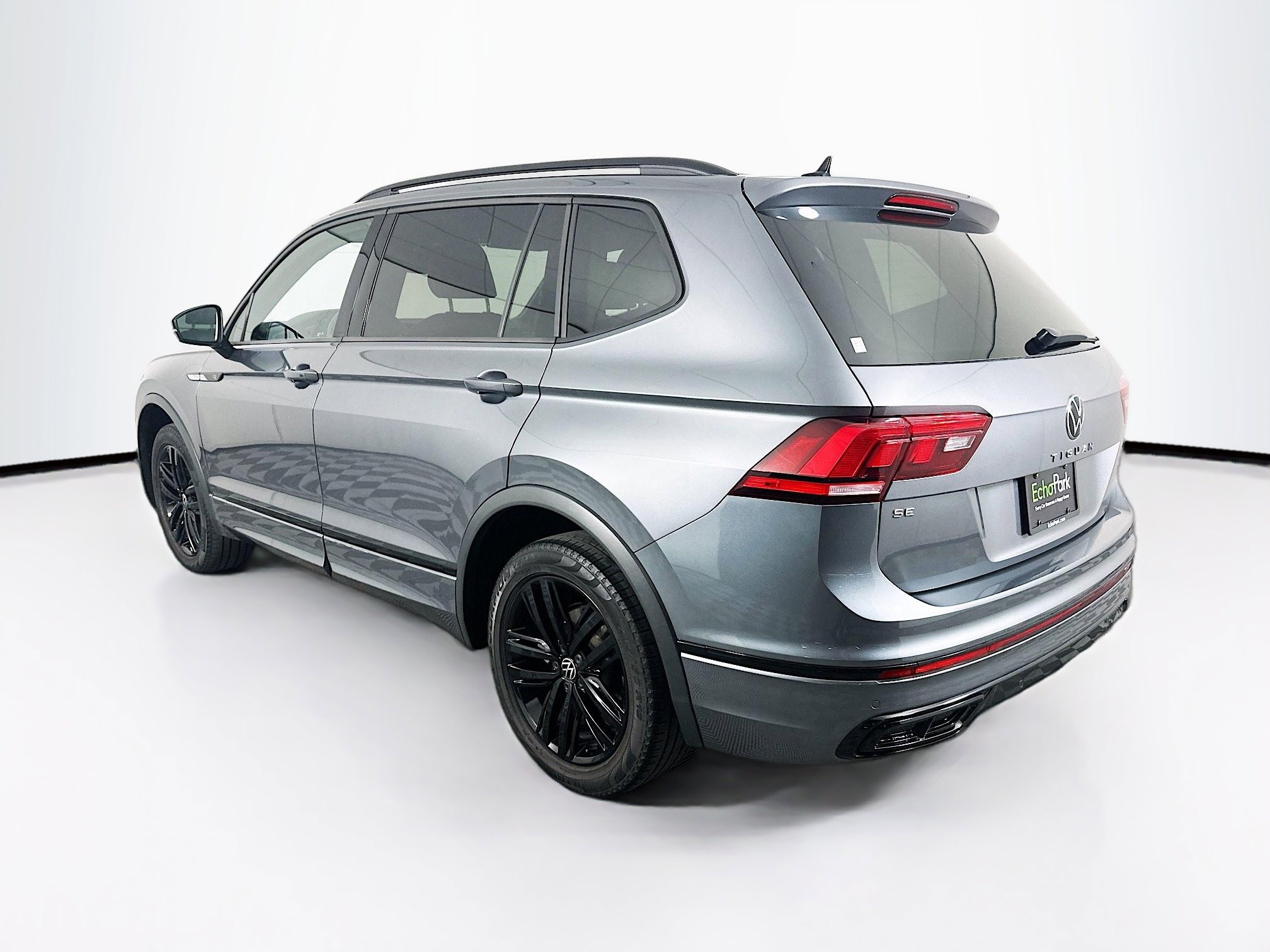 Used 2022 Volkswagen Tiguan SE R-Line image 5