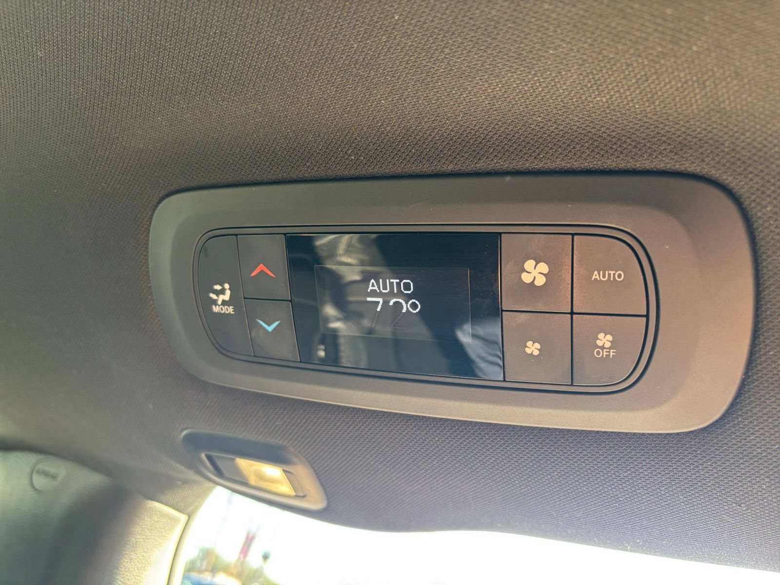 Used 2025 Chrysler Pacifica Limited FWD image 25