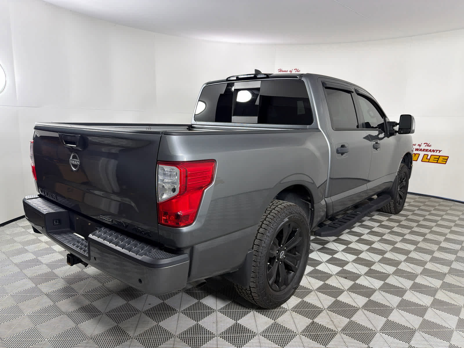 Used 2023 Nissan Titan SV w/ SV Convenience Package image 5
