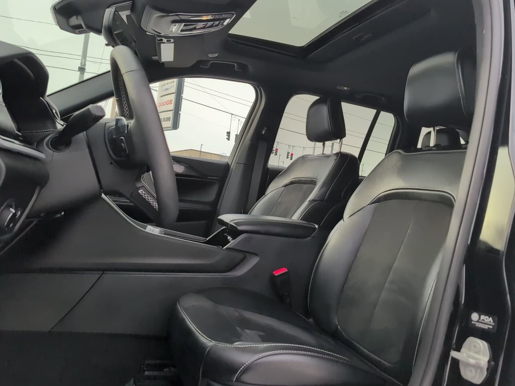 Used 2023 Jeep Grand Cherokee Altitude image 21