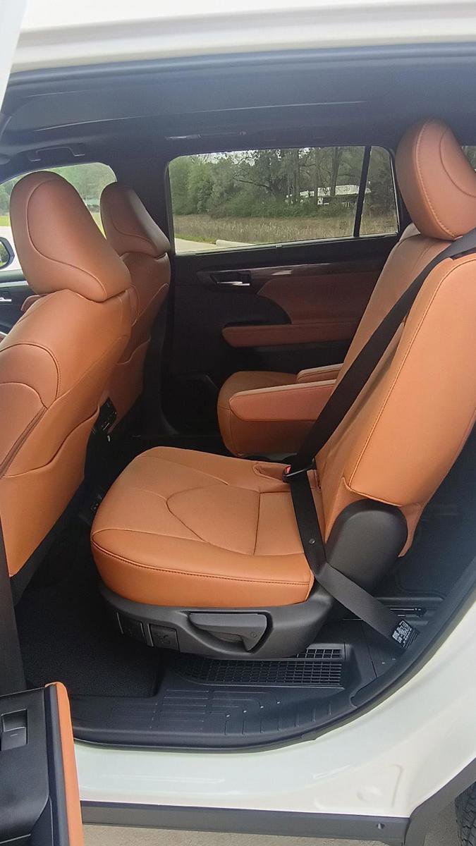 New 2026 Toyota Highlander Platinum image 13