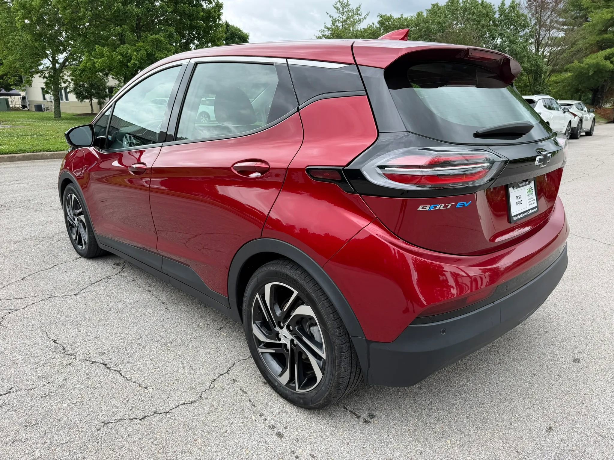 Used 2022 Chevrolet Bolt LT w/ Infotainment Package FWD image 9